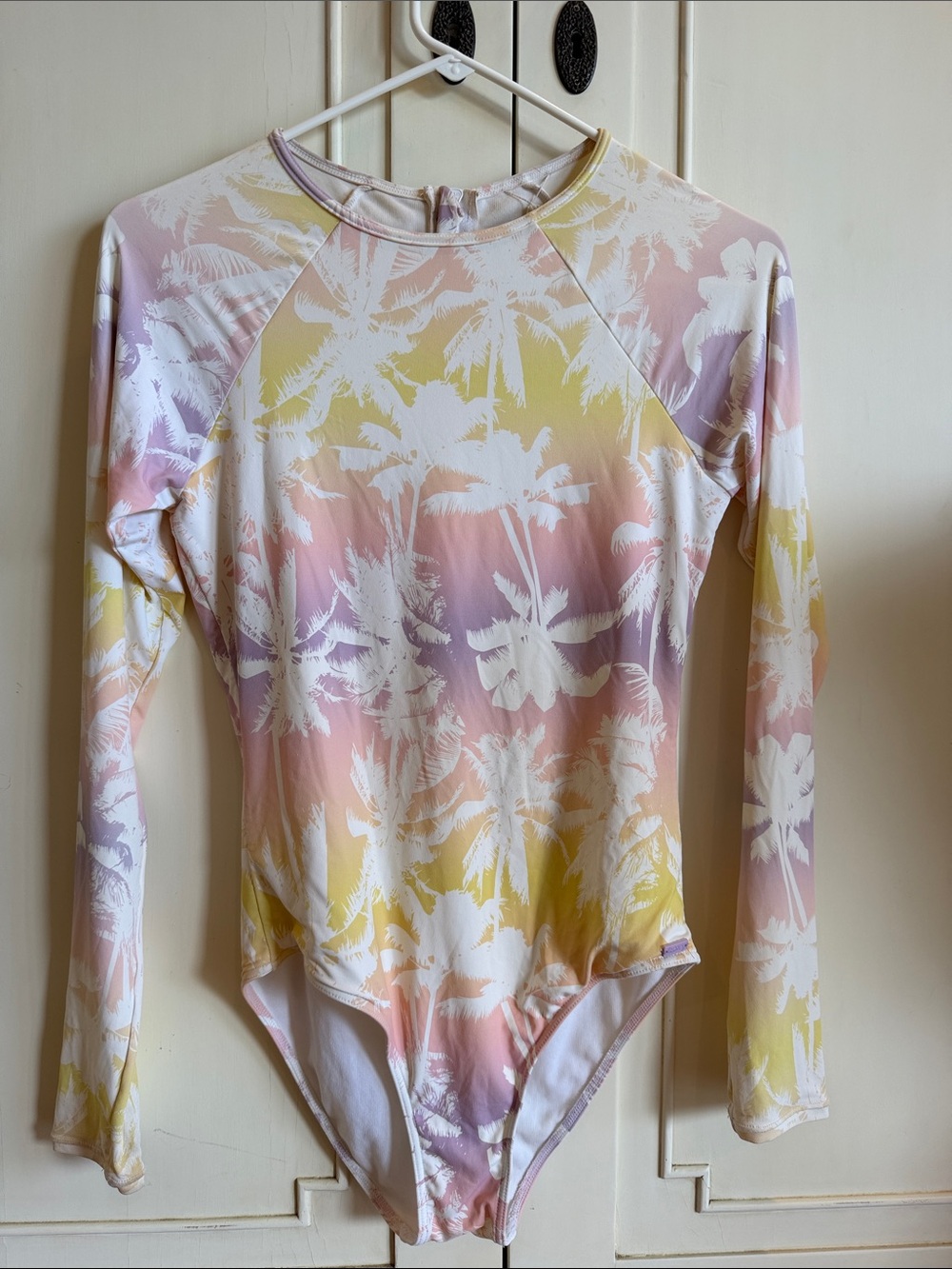 Women’s Roxy Long-Sleeve Pastel Palm Print Rash Guard Swimsuit Medium